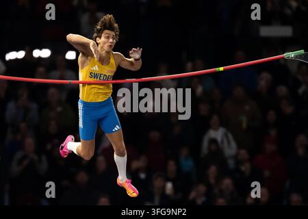 Armand Duplantis, of Sweden, fails to clear the bar during a world ...