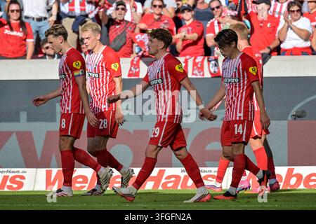Igor Matanovic (Freiburg, #31), Yuito Suzuki (Freiburg, #14), Matthias ...