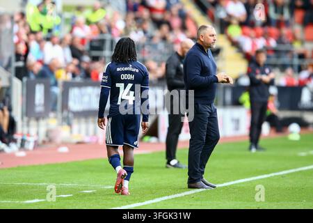 Salford City #14 Abraham Odoh & Walsall FC #7 Tai Sodje battle for the ...