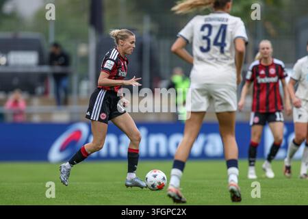 Svenja Vöhringer (TSG, 34), am Ball, Freisteller, Ganzkörper ...