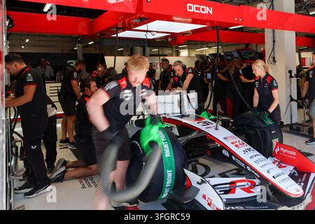 Esteban Ocon (TGR Haas F1 Team, #31) bei der Fahrerparade, Circuito de ...