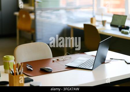 Modern Office Workspace Supporting Remote Work and Hybrid Productivity Stock Photo