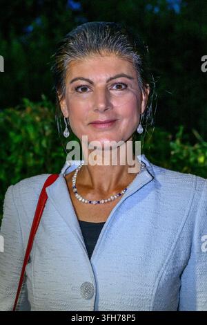 GER Berlin Strasse Park Sahra Wagenknecht BSW Parteigr nderin 15 ger-berlin-strasse-park-sahra-wagenknecht-bsw-parteigr-nderin-15