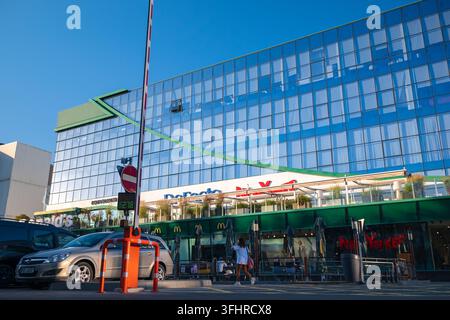 CHISINAU, MOLDOVA - SEPTEMBER 8, 2026: Automatic parking barrier gate system at the outdoor parking lot entrance of a modern shopping center facade. Stock Photo