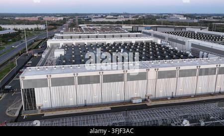 Aerial wide shot of large data center campus in Ashburn, Virginia, with rooftop cooling systems and surrounding roads. Modern AI infrastructure and di Stock Photo
