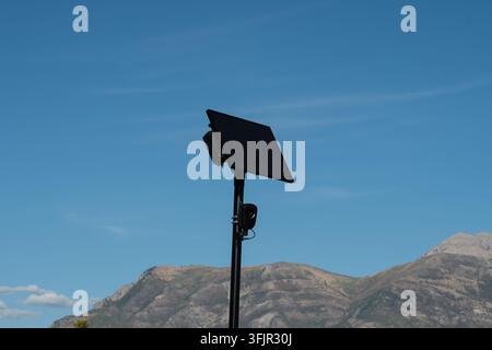 American Fork, Utah, USA. 20th Sep, 2026. A solar-powered Flock Safety automated license plate reader (ALPR) public safety surveillance camera is seen mounted outdoors. The technology is utilized by law enforcement and private entities to capture vehicular traffic movements and license plate data for monitoring and security purposes. (Credit Image: © Charles McClintock Wilson/ZUMA Press Wire) EDITORIAL USAGE ONLY! Not for Commercial USAGE! Stock Photo