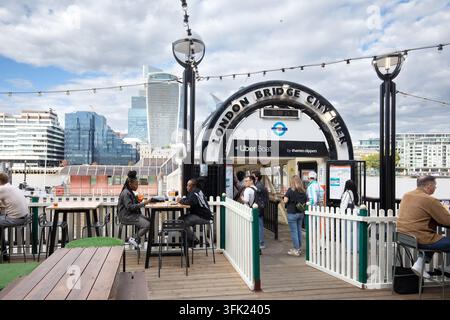 London Bridge City Pier Stock Photo