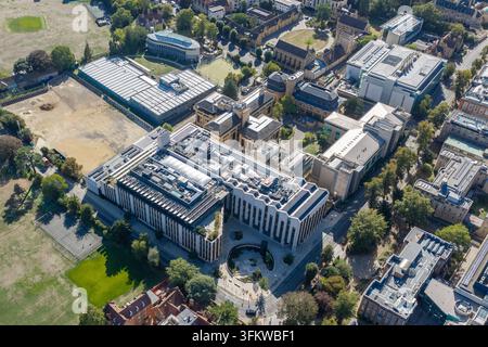 Aerial view of the Big Data Institute at the University of Oxford, featuring modern research buildings, green spaces, and surrounding campus infrastru Stock Photo