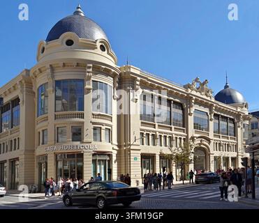 Mercado do Bolhao building displaying its grand architecture with shoppers and cars on a sunny day Stock Photo