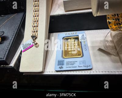 DUBAI, UNITED ARAB EMIRATES - 2023/10/20: In the Dubai gold souk, in the Deira district, hundreds of jewellers sell gold and silver by weight to resid Stock Photo