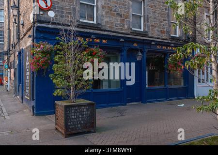 Edinburgh, Scotland - Sep 26, 2026: Exterior blue frontage of The Rose & Crown pub on Rose Street in Edinburgh City Centre. Stock Photo