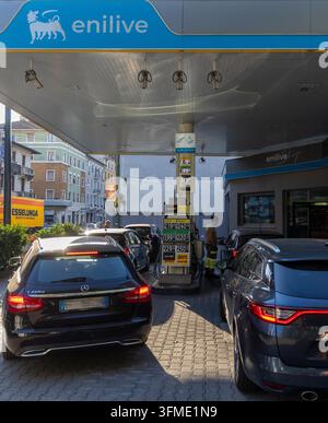 Milano, Italia. 28th Sep, 2026. Stazione di rifornimento Eni Enilive Benzina Diesel in Via Porpora angolo Via Teodosio. Lunedì 28 settembre 2026. Milano, Italia. (foto Stefano Porta/LaPresse) Eni Enilive petrol and diesel filling station at the corner of Via Porpora and Via Teodosio. - Milan, Italy - September 28, 2026 (photo Stefano Porta/LaPresse) Credit: LaPresse/Alamy Live News Stock Photo