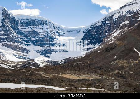 A stunning daytime landscape view of the majestic Snow Dome mountain massif and the massive flowing icefall of the Dome Glacier, part of the Columbia Stock Photo