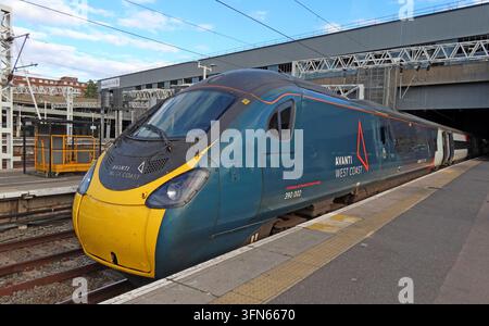 Avanti West Coast Class 390 Pendolino 390002 at London Euston on the West Coast Main Line. Stock Photo