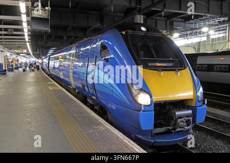 Lumo Class 222 222601 at London Euston for Stirling, competing with Avanti West Coast on the WCML. Stock Photo