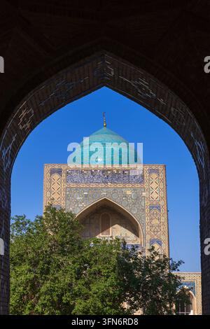 The back entrance (iwan) of the Kalan Mosque (1514) as seen from the archway of the main entrance (iwan) in Bukhara, Uzbekistan Stock Photo