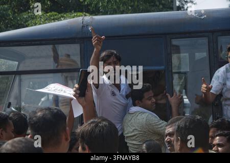 Police detain election protesters in New Delhi NEW DELHI, INDIA ...