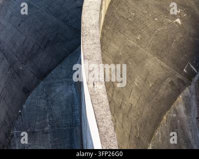 Aerial view of the concrete dam structure of the Niedzica Hydroelectric Power Plant showing curved walls and textured surfaces in Niedzica, Wojewodztw Stock Photo