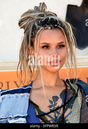 Content Eleanor Barnes AKA Snitchery attends The Los Angeles Premiere ...