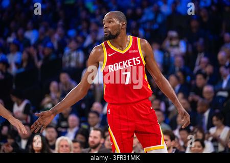 Sheppard Houston Rockets Macao, China. 9th Oct, 2026. Reed Sheppard (C) of Houston Rockets goes ...
