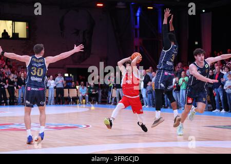 Cedric Merlin Garai Zeeb (Eisbaeren Bremerhaven, #03), GER, Hakro Merlins Crailsheim ...