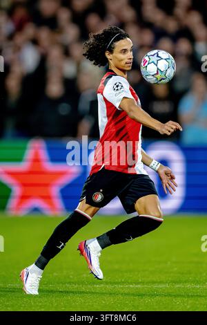 ROTTERDAM - Feyenoord midfielder Gjivai Zechiël, Como defender Kaiki ...