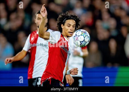 ROTTERDAM - Feyenoord midfielder Gjivai Zechiël, Como defender Kaiki ...