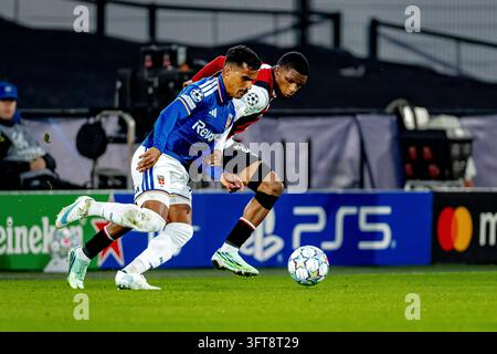 ROTTERDAM - Como defender Kaiki Bruno, Feyenoord defender Givairo Read ...