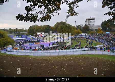 Spectators at the Loop One Festival Photo: Nordphoto/Vu Stock Photo - Alamy