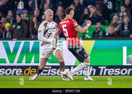 (L-R) Virgil-Eugen Ghita (Hanover 96, #05), Ivan Prtajin ...