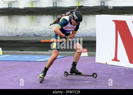 Martin Ponsiluoma ( SWE, #4 ) shooting standing Photo: Nordphoto/Vu ...