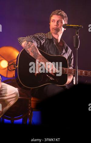 Benjamin Mascolo aka Benji e Fede performs Live at Teatro Augusteo in ...