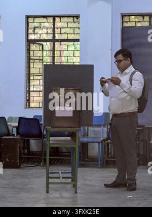 Constituency Example NOIDA, INDIA - OCTOBER 23: Eligible electors casting their votes during ...
