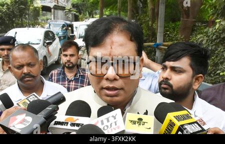 Constituency Example PATNA, INDIA - OCTOBER 23: RJD candidate Sanjeev Kumar Singh speaking ...
