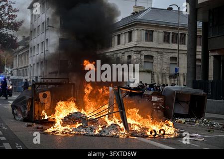Proestor Shield Clashes During The Yellow Vests Protest - Act II - Riot police stand in ...