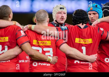 Fineen Wycherley of Munster and Tadhg Beirne of Munster during the ...