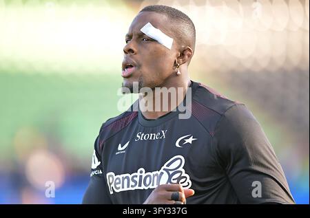 Example Warm Up In Rugby Maro Itoje of Saracens during the Harlequins v Saracens, Gallagher PREM ...