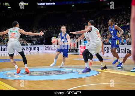 Martin Hermannsson (ALBA Berlin #15), Jaylen Sims (ratiopharm Ulm #30 ...