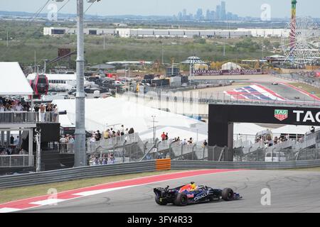 Red Bull Racing Ring Max Verstappen (NLD) (Oracle Red Bull Racing) in parc fermé after the ...