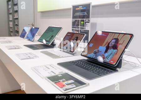 Moscow, Russia, 28 09 2026: Apple iPad Pro with M5 chip and other iPad models displayed with keyboards in an electronics store. Large touchscreens, bl Stock Photo