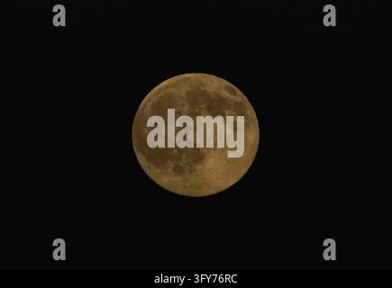 WASHINGTON, D.C., UNITED STATES - OCTOBER 25, 2026: Full Moon seen during the Full Hunter's Moon in Washington, DC, United States. Photo by Ariel Peña/JNA Press/Sipa USA. Credit: Sipa USA/Ģ����ý Live News Stock Photo