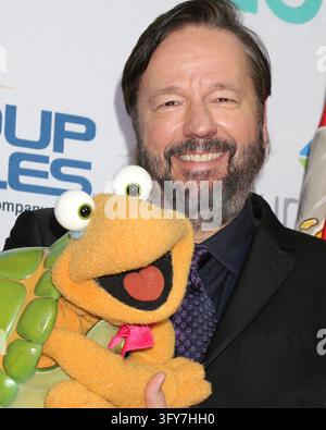 Collection Stock Tags Terry Fator, with Kermit The Frog puppet at arrivals for Marine Toys ...