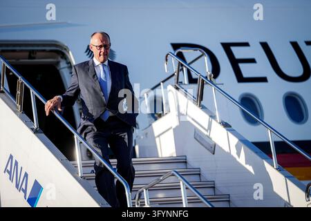Tokio, Japan. 28th Oct, 2026. Chancellor Friedrich Merz (left, CDU ...