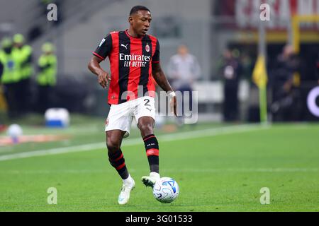 Pervis Estupinan of Ac Milan in action during the Serie A match ...