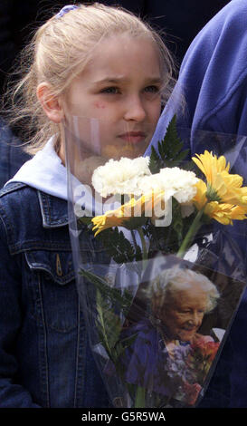 Queen Mother dies Stock Photo: 106845000 - Alamy