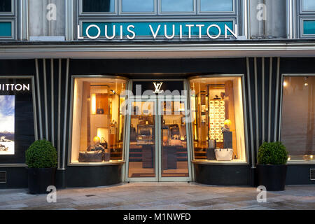 Germany, North Rhine-Westphalia, Cologne, the Louis Vuitton Store at Stock Photo: 166673088 - Alamy