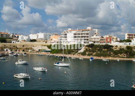 dh Cala Corb ES CASTELL MENORCA Pleasure boat anchored in bay holiday flats yachting Stock Photo