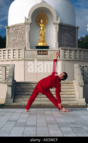 PICTURE CREDIT DOUG BLANE Carol Smith Yoga Teacher doing Trikonasana Triangle pose in front of the Milton Keynes Buddhist Peace Stock Photo