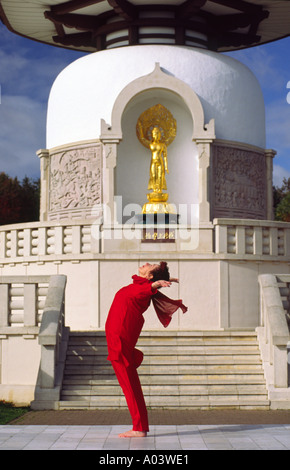 PICTURE CREDIT DOUG BLANE Carol Smith Yoga Teacher doing Surya Namaskar Sun Salutations in front of the Milton Keynes Buddhist P Stock Photo