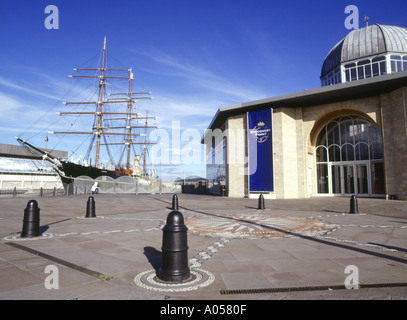 dh RRS Discovery DUNDEE ANGUS rrs discovery point capt scotts antarctica ship scott museum scotland waterfront Stock Photo